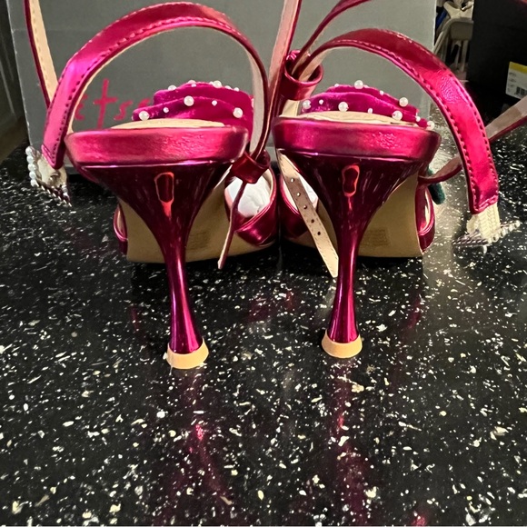 Betsey Johnson Carlos Rosette Dress Sandals - Fuchsia Size 6 New in Box - Picture 5 of 9